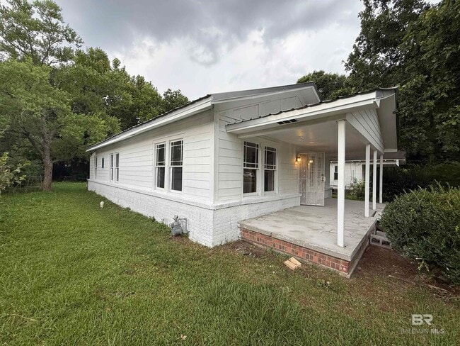 Building Photo - 672 Burden St