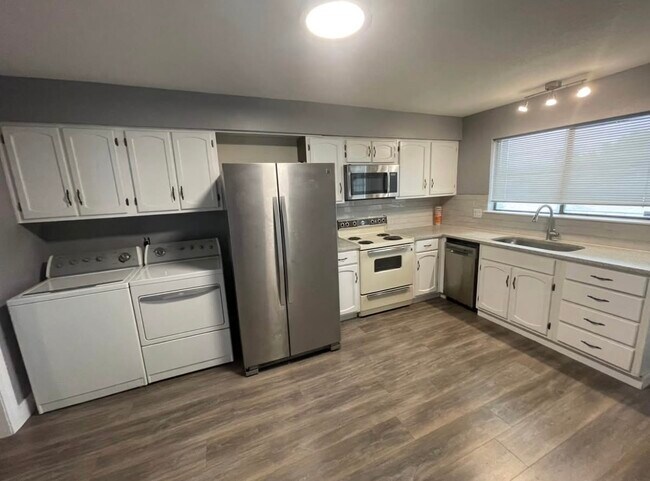 Kitchen with laundry - 6401 Deihl Rd