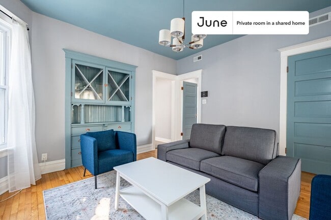 Building Photo - Private bedroom in 3 bed/2 bath Home