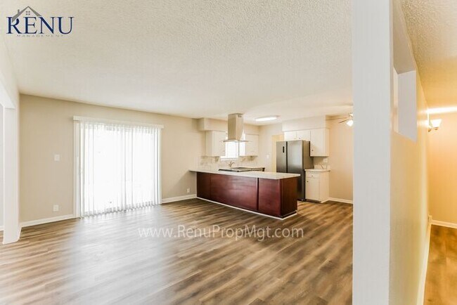 Foto del edificio - Available Now!