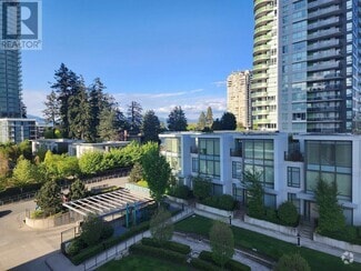 Building Photo - 4900 Lennox Ln