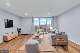 Building Photo - 4520 King St