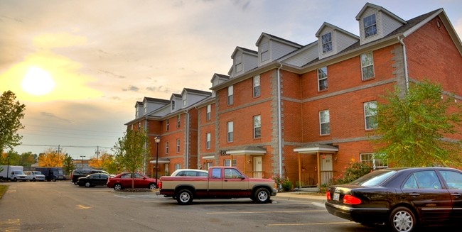 Foto del edificio - Serenity Court Apartments