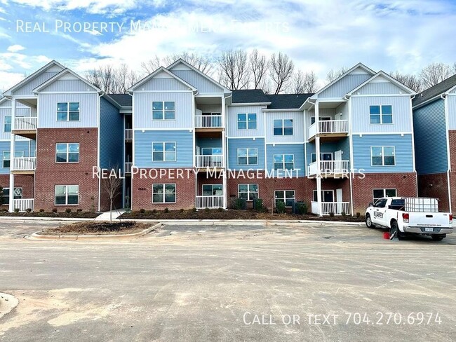 Foto del edificio - 7023 Star Oaks Ln