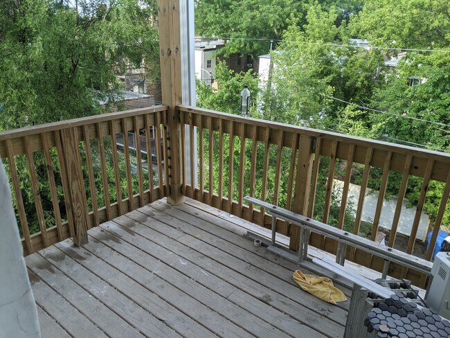 Building Photo - 6331 N Wayne Ave