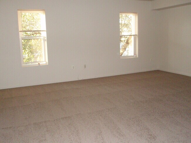 Building Photo - 1306 Kings Hwy