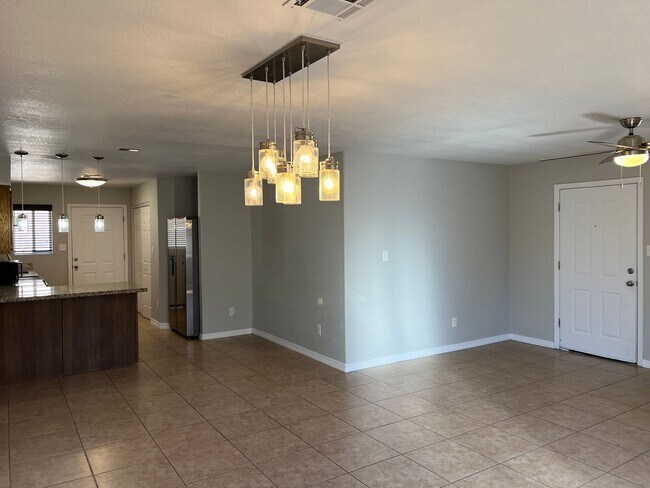 Foto del edificio - Somerton 4 Bedroom Home with Solar Panels