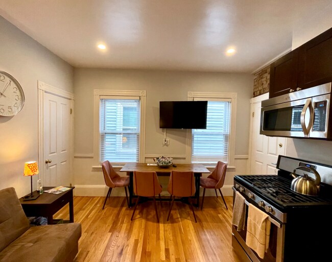 Foto del edificio - 332 Western Ave