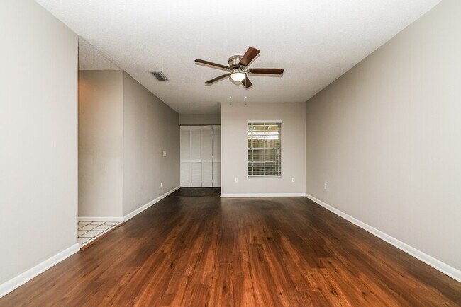 Foto del edificio - 6906 El Centro Ct