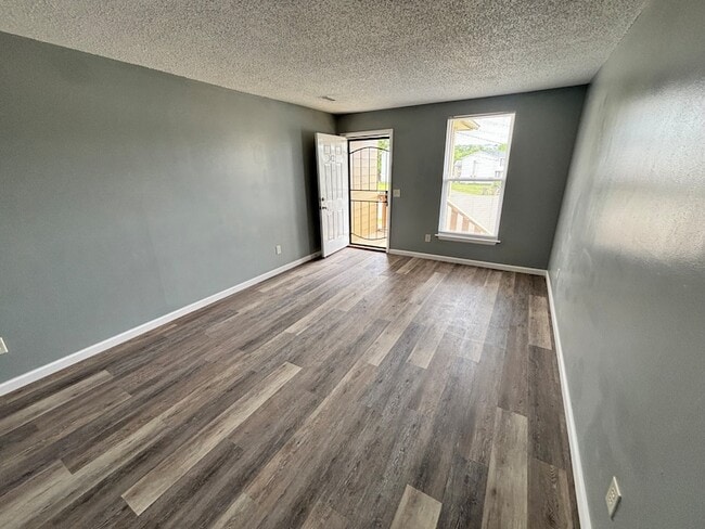 Foto del edificio - 3421 Meadow Ct