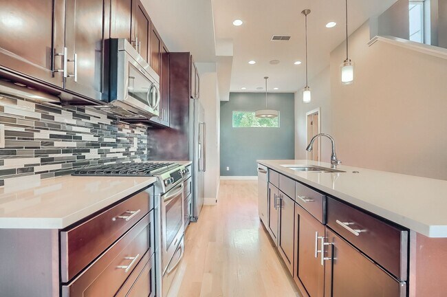 Foto del edificio - Two Bedroom Townhome in Denver