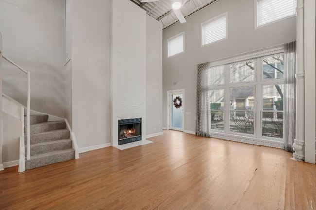 Photo - 1300 W Altgeld St Townhome