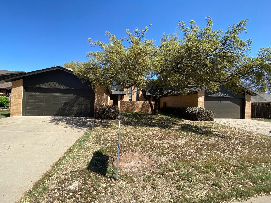 Foto principal - Newly Updated 2 Story Duplex