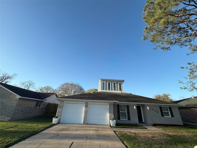 Photo - 1309 Velma St House