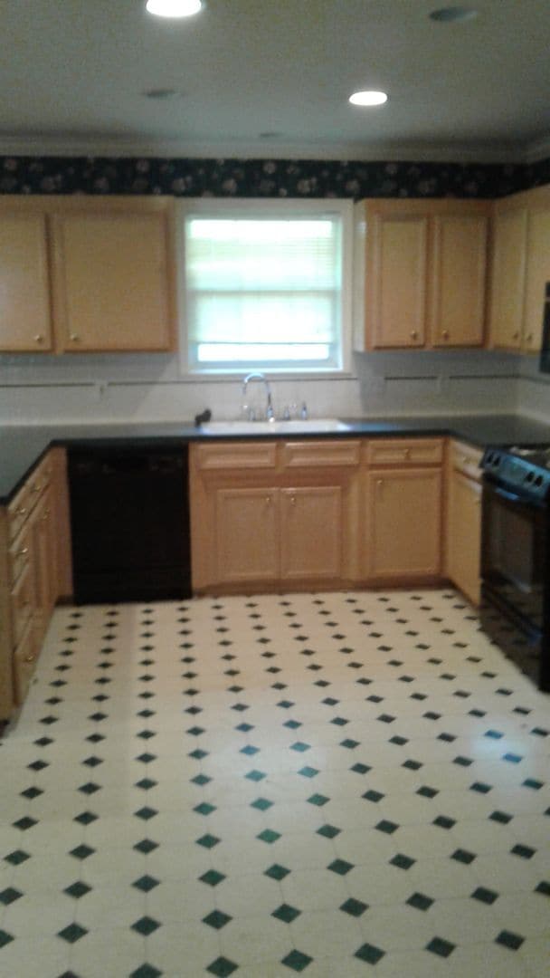 Building Photo - NICE BRICK HOME IN SOUTHERN HILLS PARK