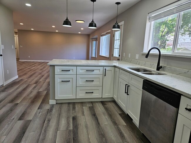 Building Photo - 2214 Claremont Ct