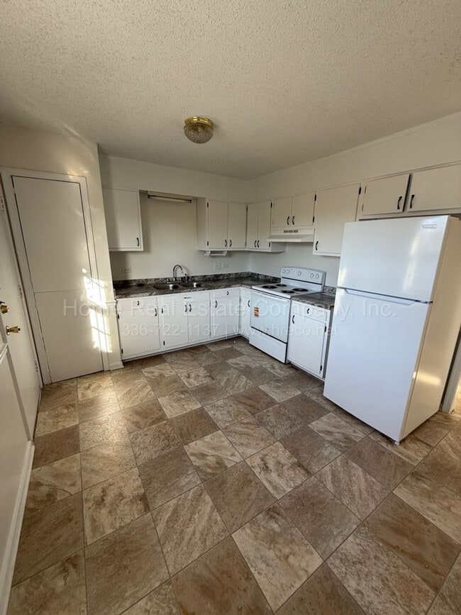 Building Photo - 1025 Carolina Ave NW