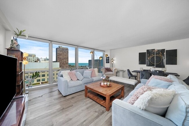 Photo - 330 W Diversey Pkwy Apartment