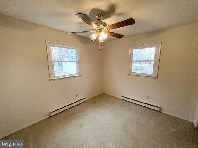 Building Photo - 10704 Rollingwood Dr