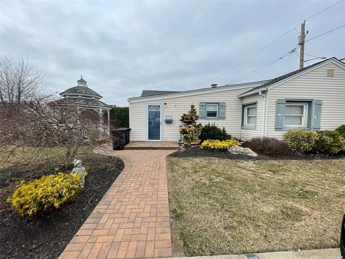 Foto principal - 2442 Ellsworth St