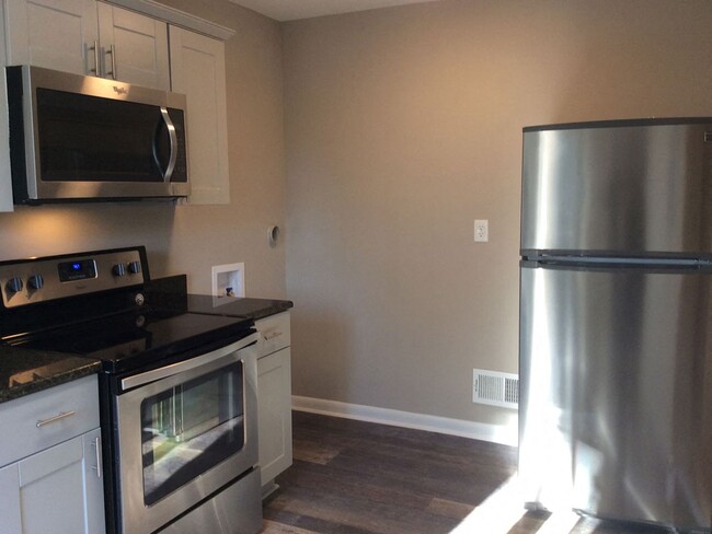 Building Photo - Coming Soon! Charming 2Bed/1Bath Triplex i...