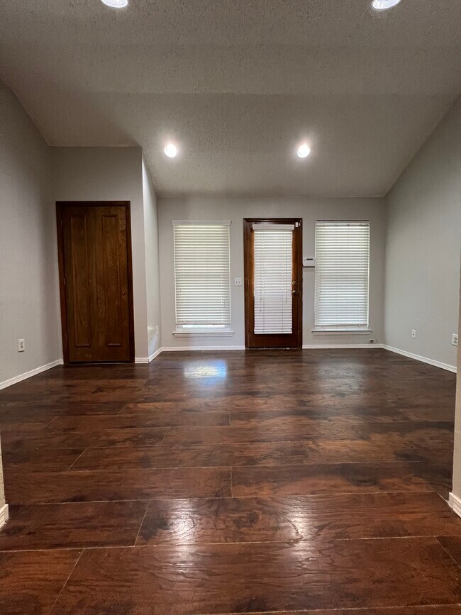 Foto del edificio - 422 W Oak St