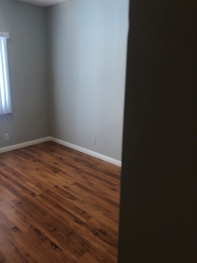 Building Photo - 649 S Ridgeley Dr