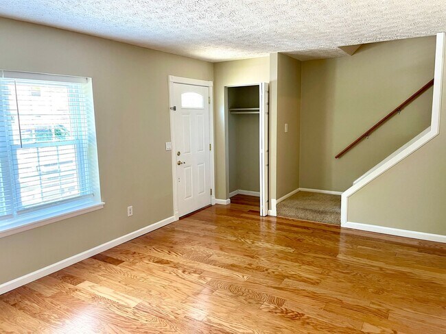 Foto del edificio - Welcome to this charming 3-bedroom, 2.5-ba...