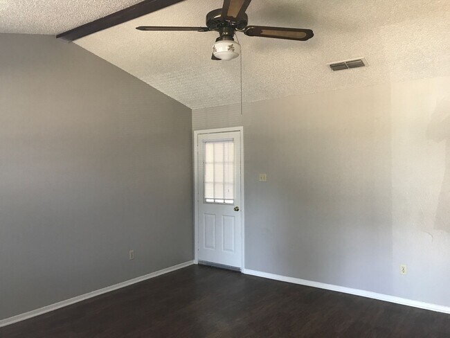 Foto del edificio - 3/2 PTISD Fenced yard and pet friendly
