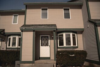 Building Photo - 70 Wellington Village Dr