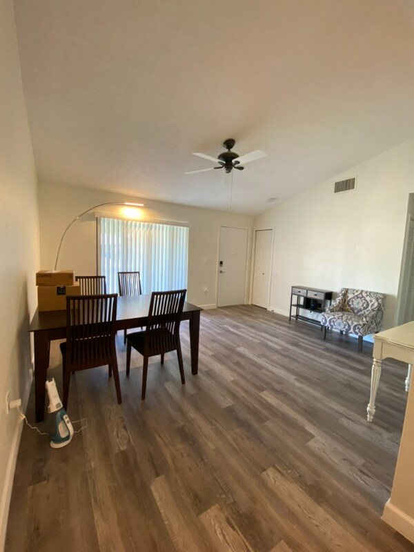 Foto del edificio - 7448 Mitchell Ranch Rd