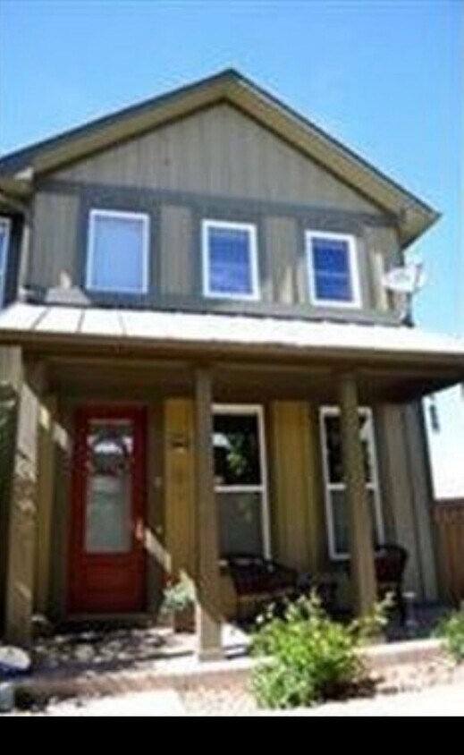 Building Photo - 454 N Finch Ave