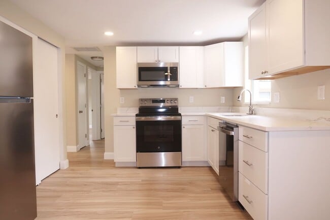 Building Photo - 7160 Lenape Cir