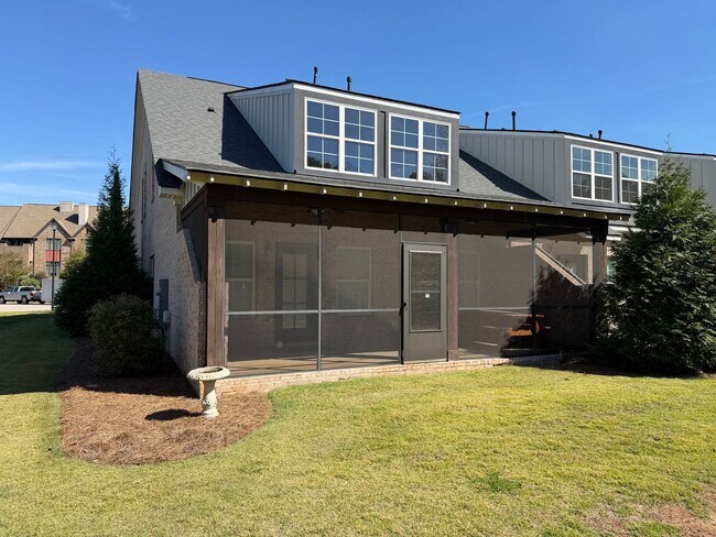 Foto del edificio - End Unit 3 Bedroom Townhome in Auburn