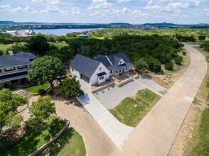 Building Photo - 405 Oak Tree Dr