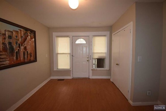 Building Photo - 411 Westview Pl