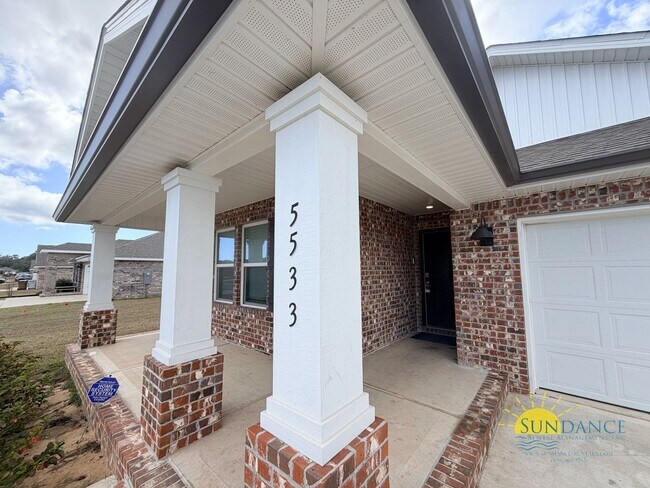 Foto del edificio - Spacious 5-Bedroom Home in Plantation Woods, East Milton!