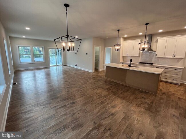 Foto del edificio - 33743 Catching Cv