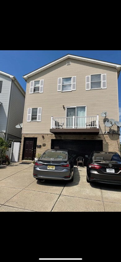 Primary Photo - 10 Elm Ct