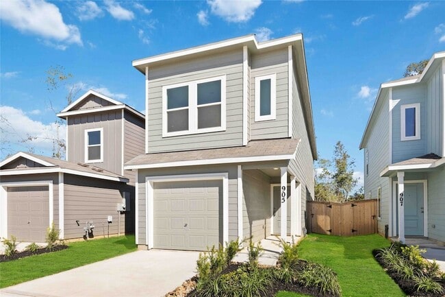 Building Photo - 905 Pertuso Ln