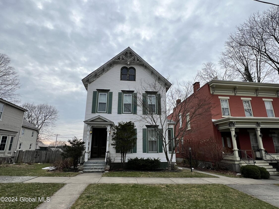 Primary Photo - 598 Broadway