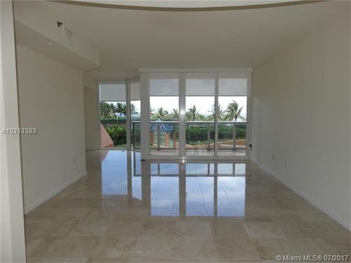Building Photo - 19333 Collins Ave
