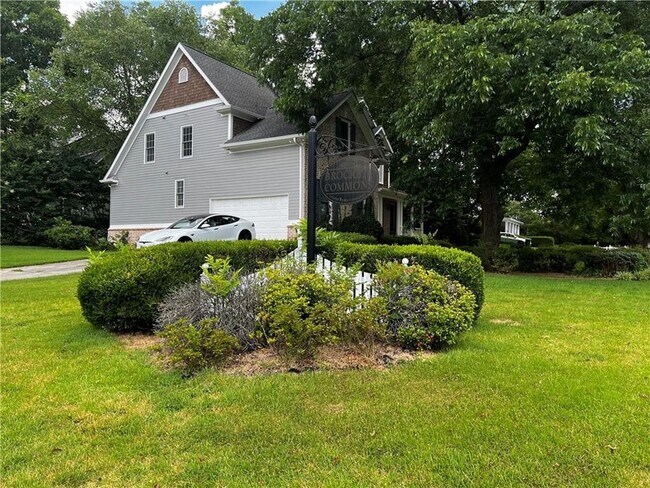 Building Photo - 1736 Brockett Rd