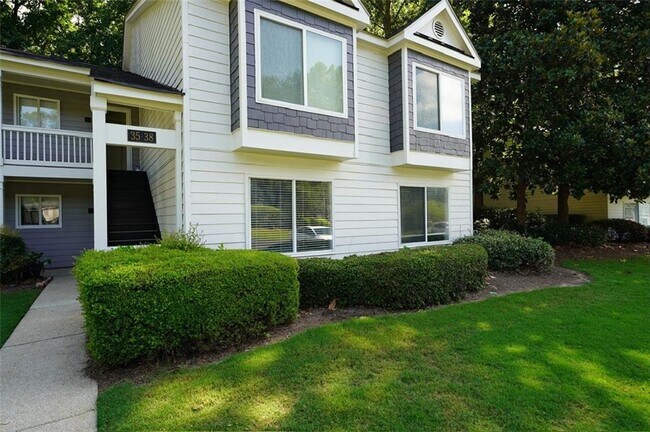 Building Photo - 37 Rumson Ct