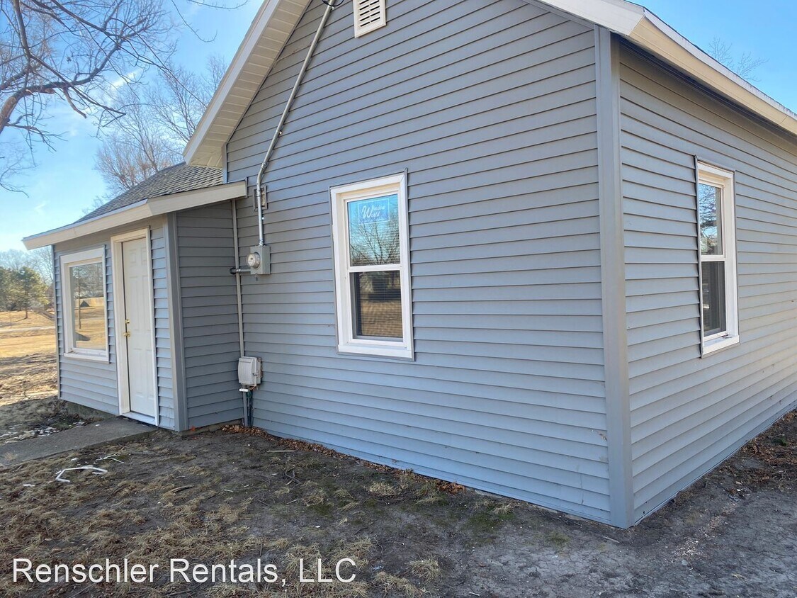 Primary Photo - 2 br, 1 bath House - 111 W. 7th St.