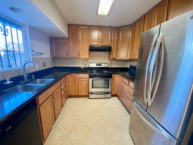 Foto del edificio - PQ ONE LEVEL  4 Bedroom Granite Kitchen  G...