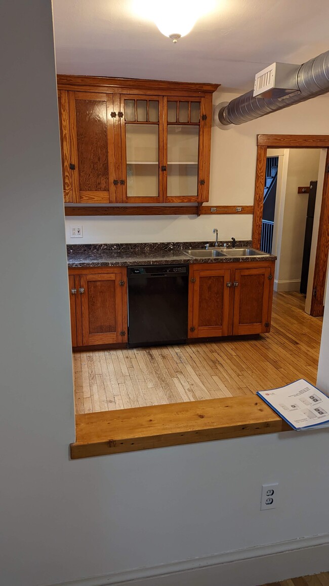 kitchen pass through - 255 Chestnut Ave