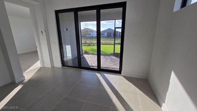 Foto del edificio - 20254 Hartford Blvd