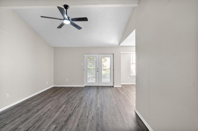 Building Photo - 909 Vaughn Dr