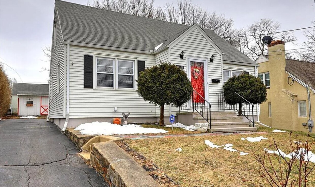 815 Ruth St, Bridgeport, CT 06606 House Rental in Bridgeport, CT